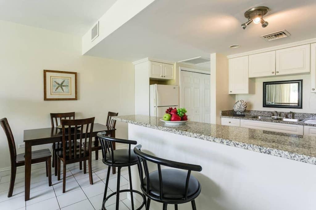 Beach Living At Island Pine Villas Blp George Town Bagian luar foto