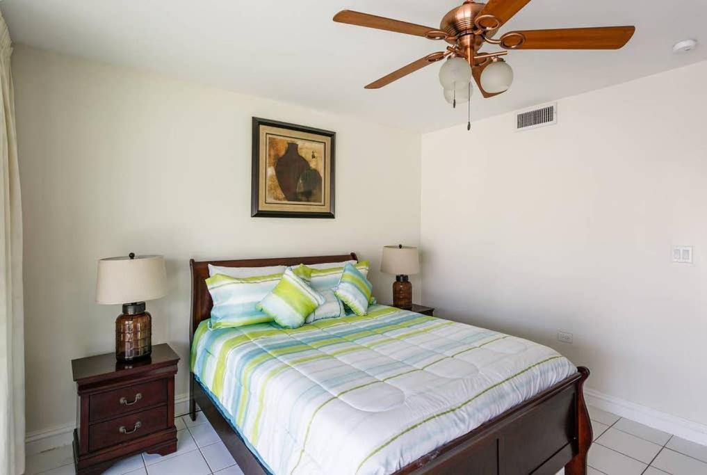 Beach Living At Island Pine Villas Blp George Town Bagian luar foto