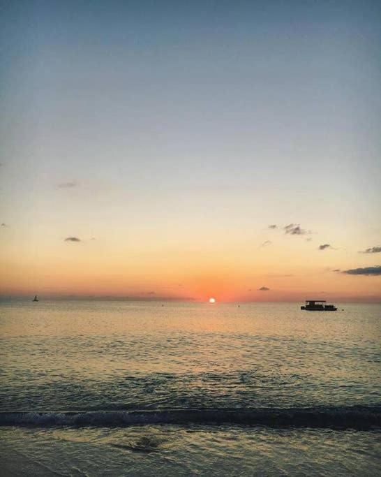 Beach Living At Island Pine Villas Blp George Town Bagian luar foto