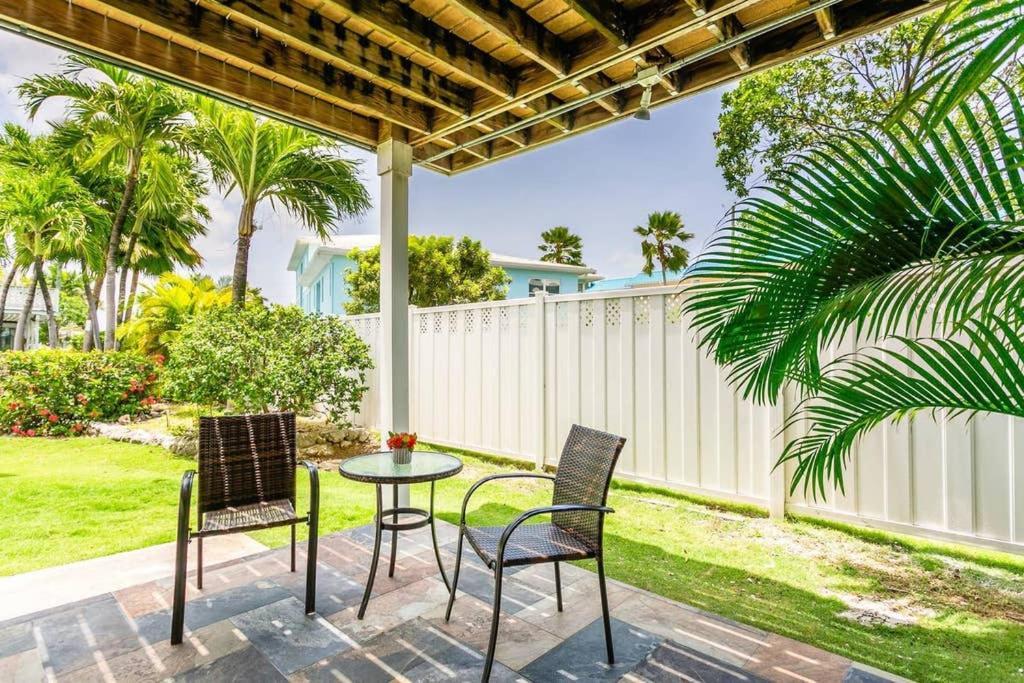 Beach Living At Island Pine Villas Blp George Town Bagian luar foto